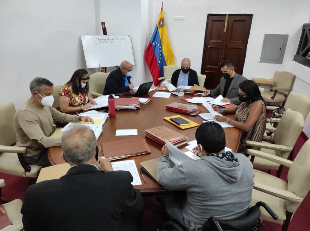 Comité de Postulaciones Electorales evalúa postulaciones para rectores del CNE