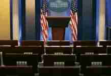 Principales cadenas de TV de EEUU suspenden cobertura a Trump por veto a CNN, Politico y MS NOW